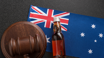 Австралия повежда битка със злоупотребата с алкохол , лепи страшни етикети на бутилките