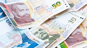 За една година инфлацията в България се е свила наполовина