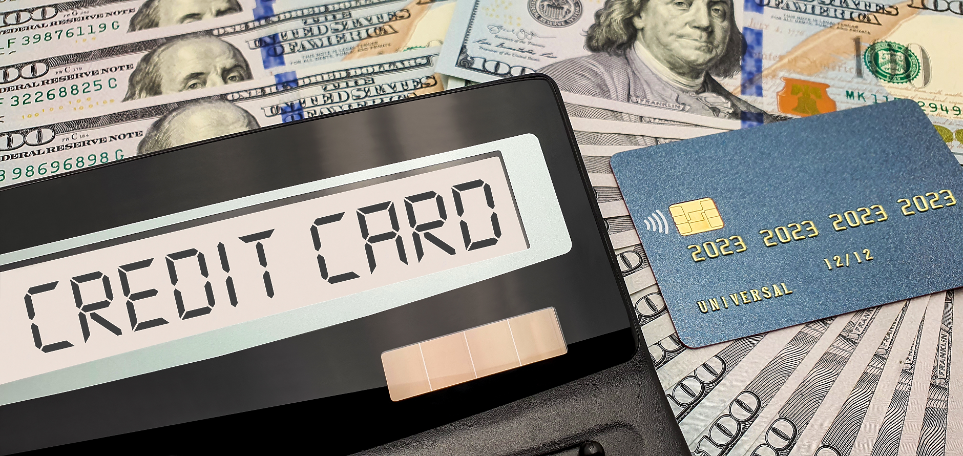 Американците използват по-малко кредитни карти заради рекордните лихви