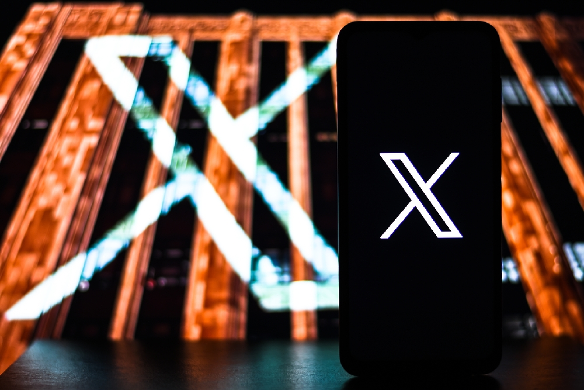 X таксува потребители в Нова Зеландия и Филипините по $1 годишно за базови функции