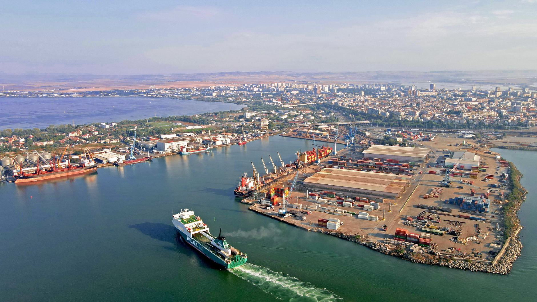 Пристанището в Бургас започва реконструкция, за да приема най-големите кораби в света