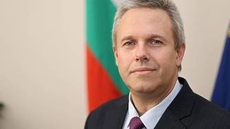 Министърът на електронното управление Александър Йоловски започва процедура която да гарантира