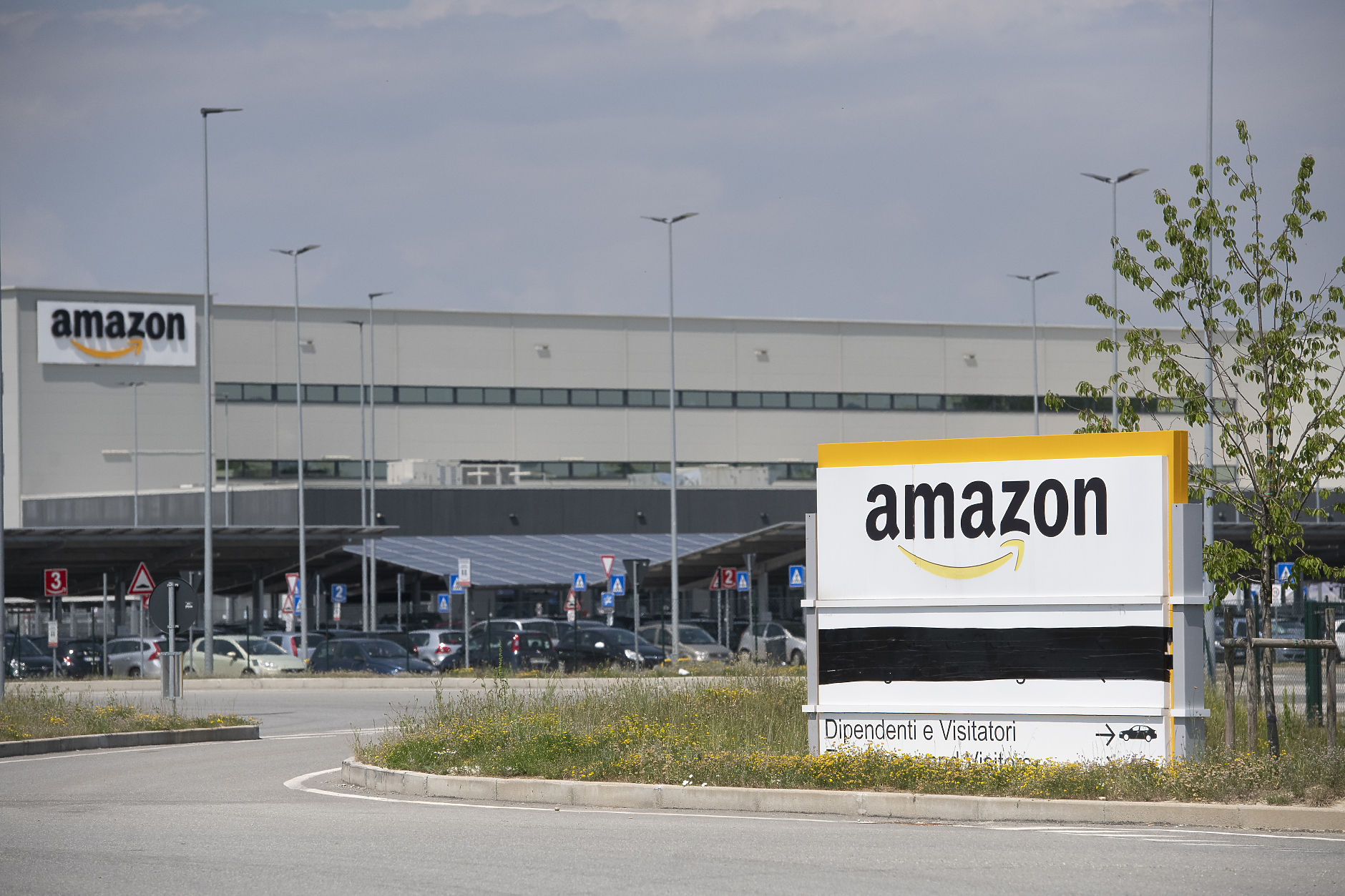 Amazon отчете почти тройно увеличение на печалбата през последното тримесечие