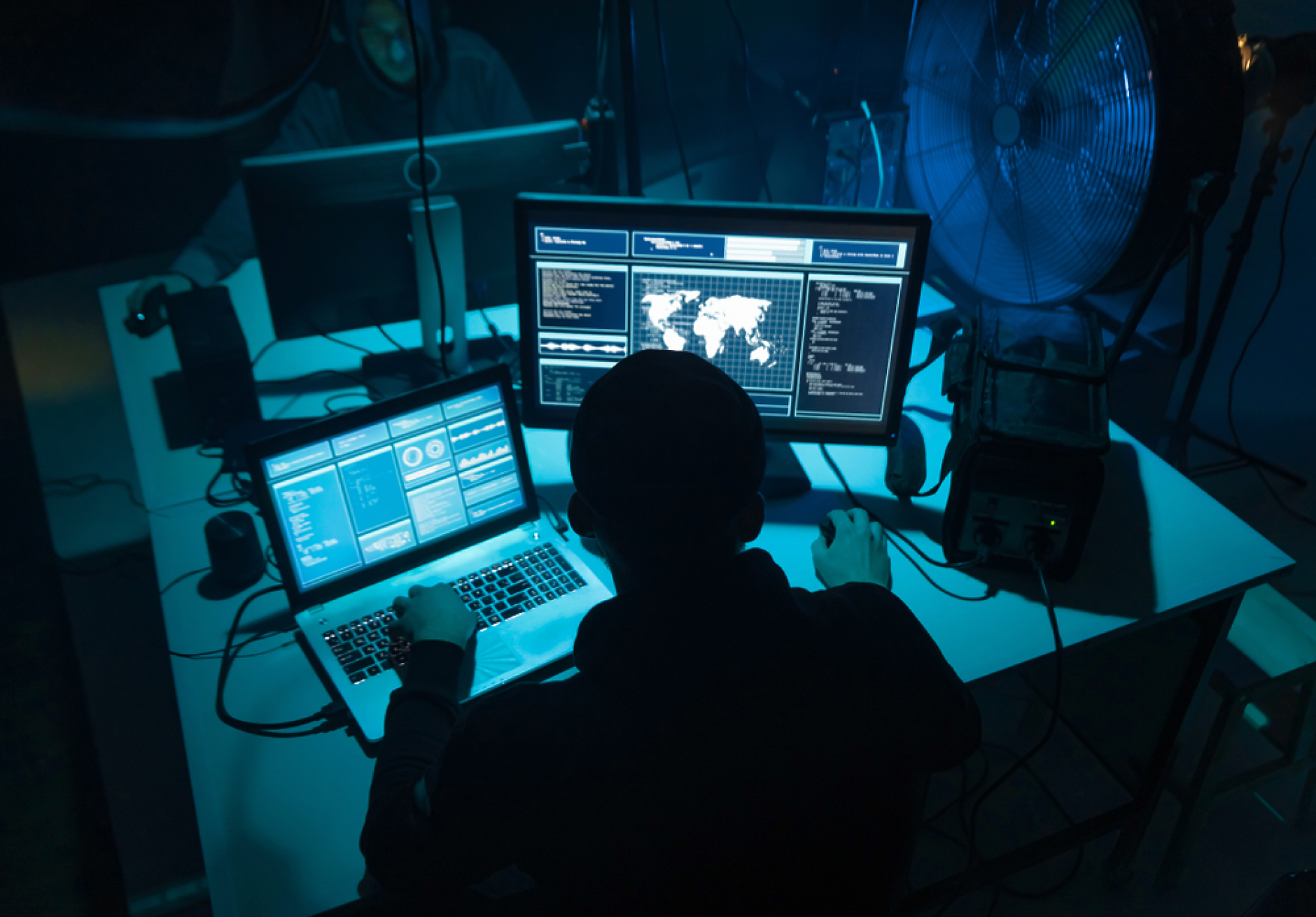 Доклад на британското правителство: Изкуственият интелект може да влоши кибератаките до 2025 г.