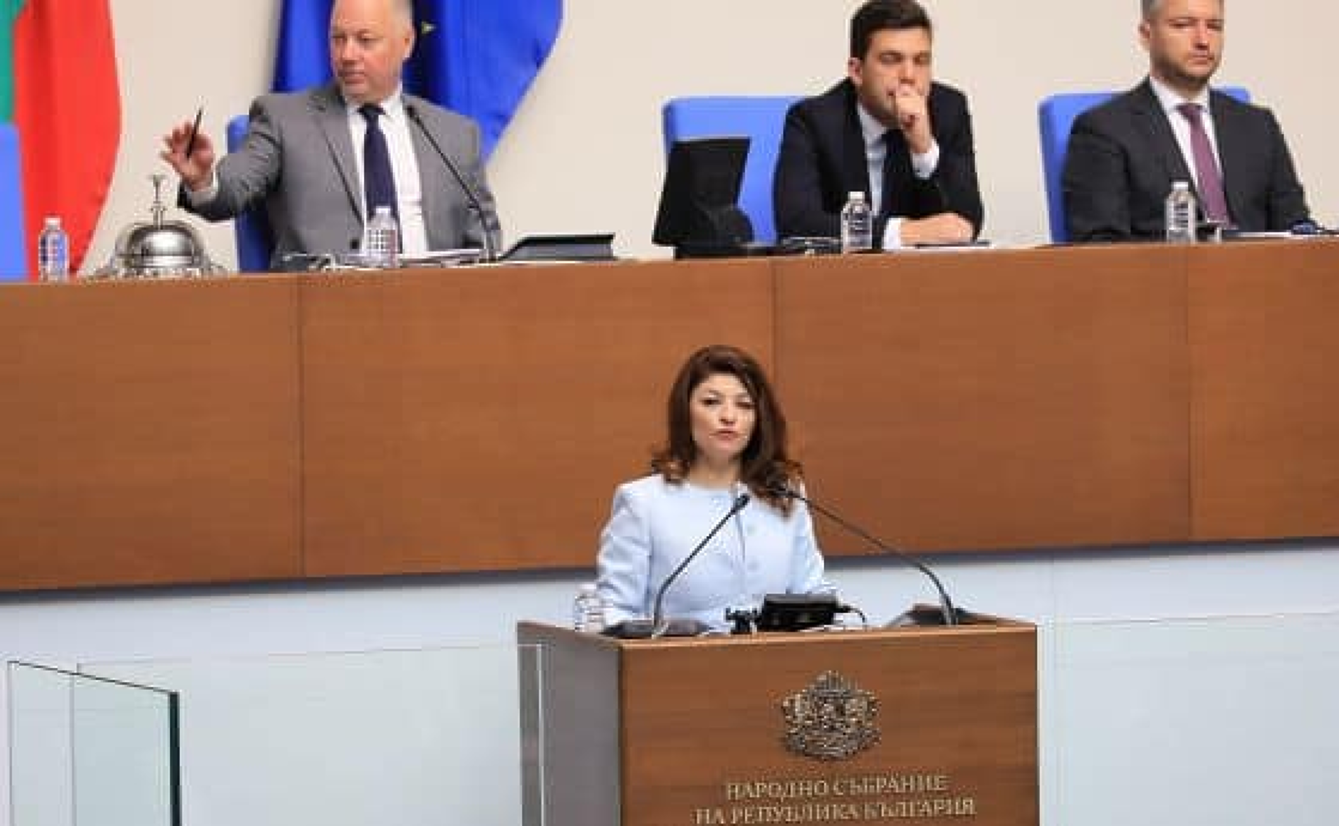 Десислава Атанасова обвини регионалния министър в нарушаване на Изборния кодекс 