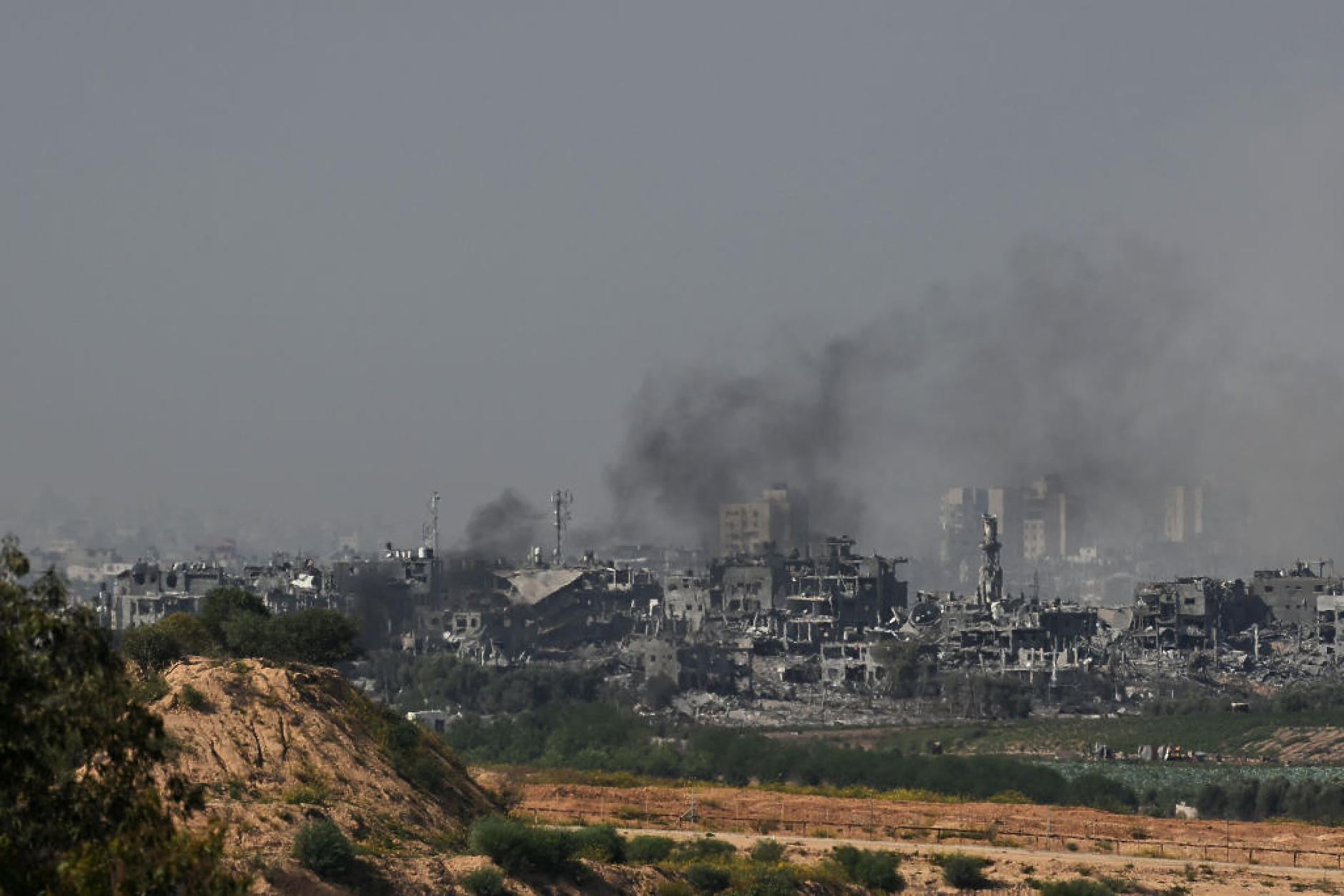 Десетки жертви при израелски въздушен удар срещу бежански лагер в Газа