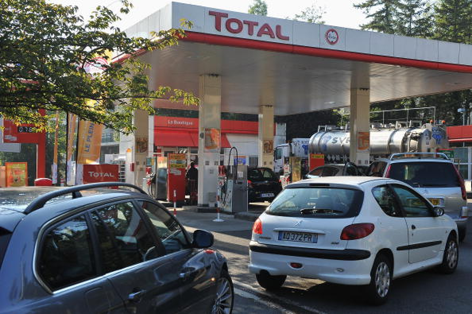 ЕК разреши канадска фирма да купи бензиностанциите на  Total  в  четири европейски държави