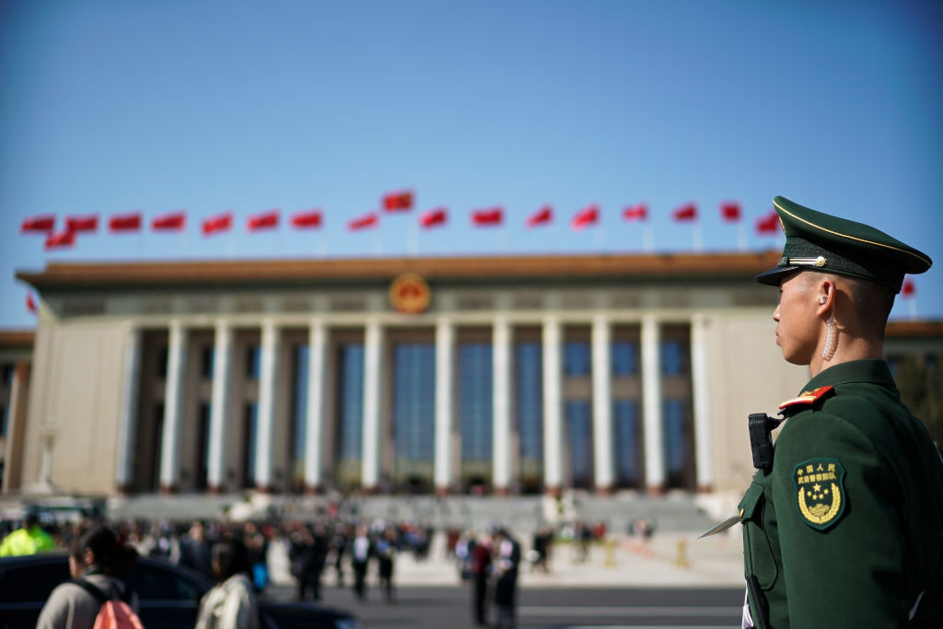 Хиляди хора се стекоха на погребението на премиера на народа Ли Къцян в Пекин