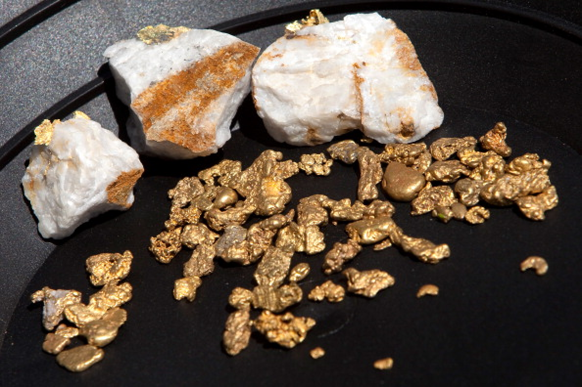 Най-голямата златодобивна компания  намали производството с 13 на сто 
