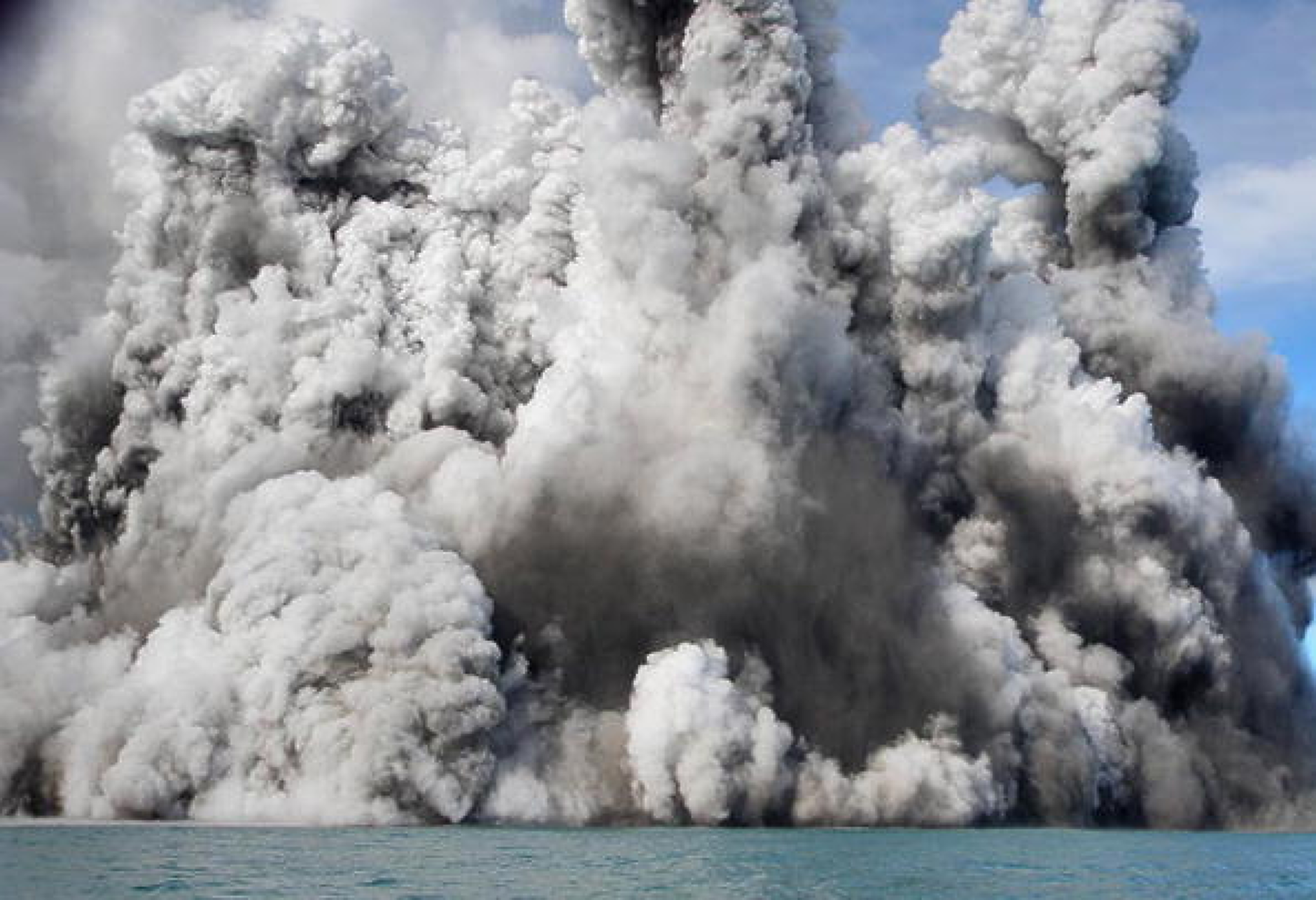 Нов остров се образува в Япония след изригване на подводен вулкан