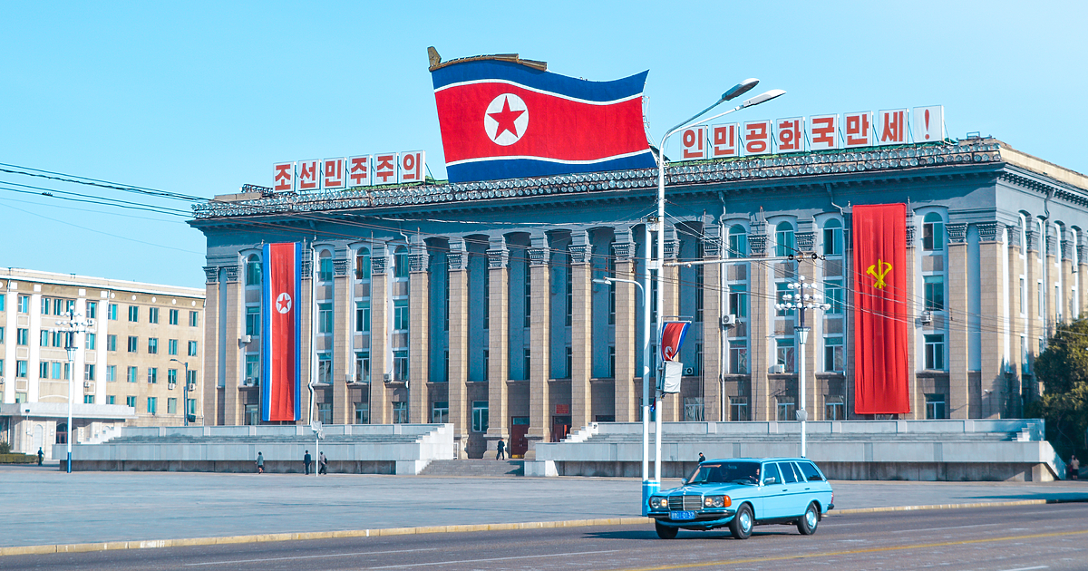 Северна Корея ще затвори повече от дузина посолства по света,