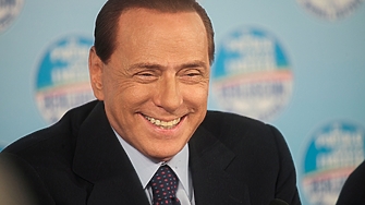 Семейството на Силвио Берлускони започна да предприема стъпки за изселването