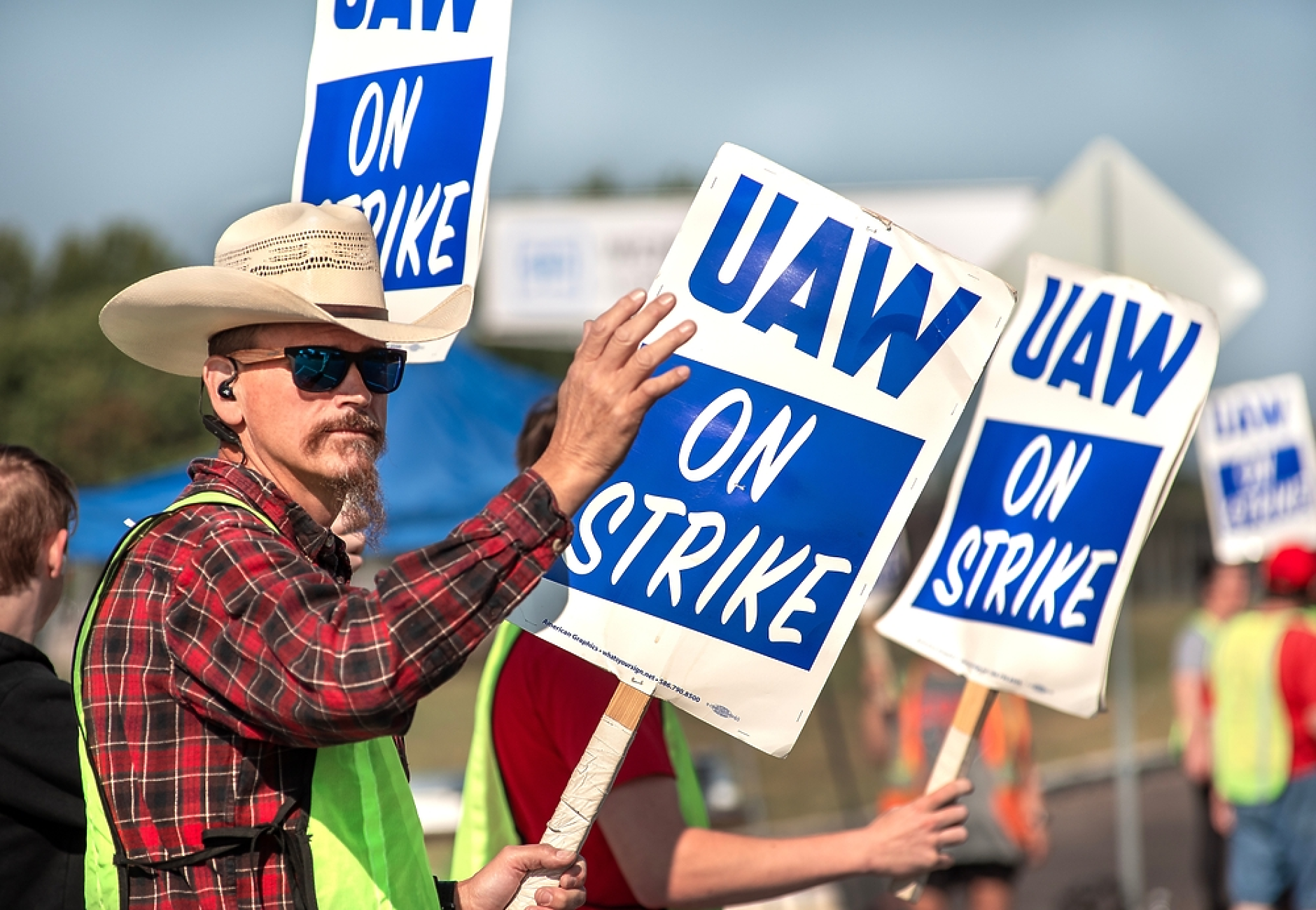 Ford, GM и Stellantis ще изплатят на служителите си по $100  за всеки ден от стачката