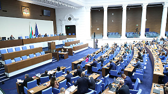 Парламентът реши да прекрати правомощията на шестима народни представители Петима