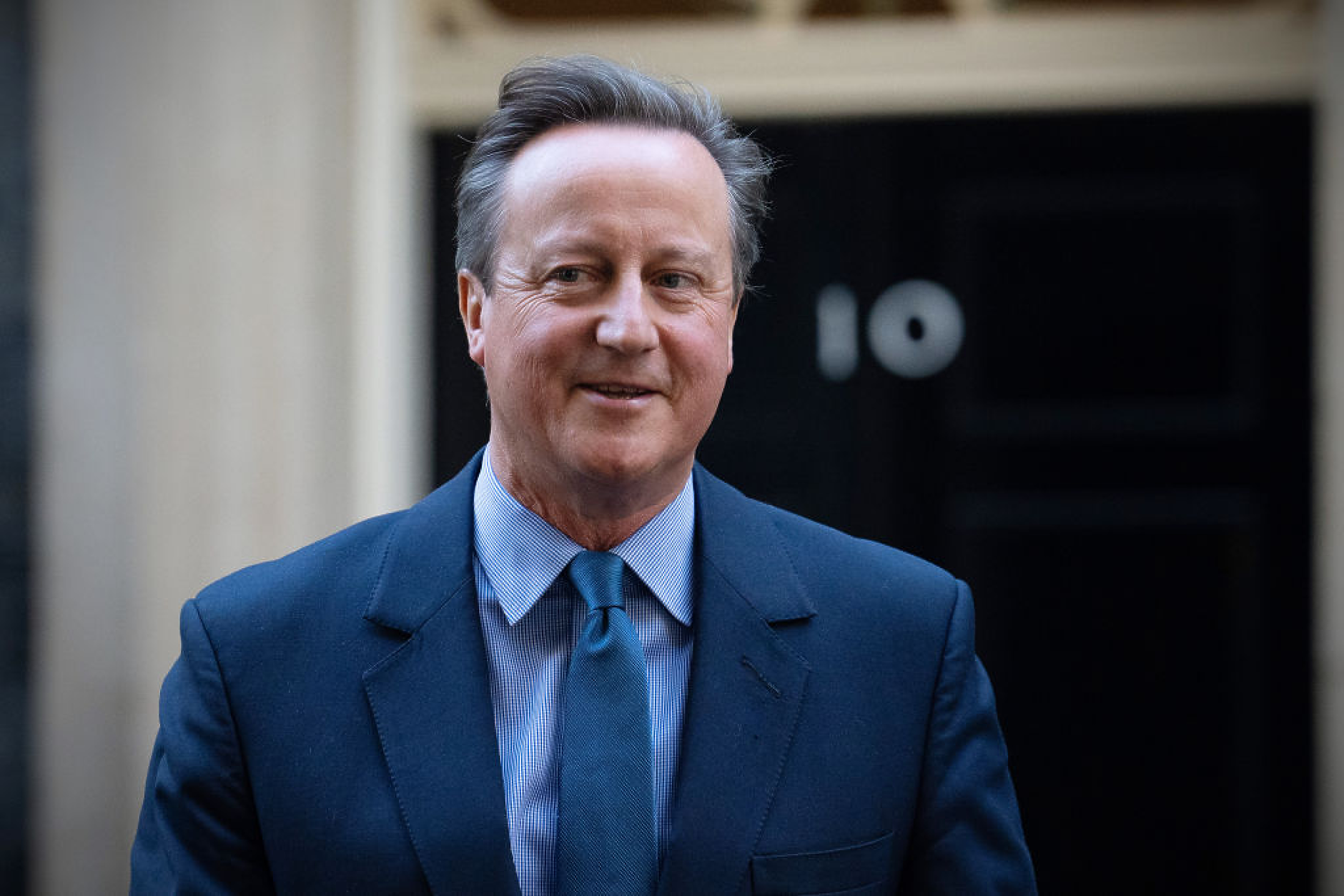 Бившият премиер на Великобритания Дейвид Камерън се завърна като външен министър