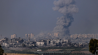 Израелската армия провежда военна операция в най-голямата болница в Газа