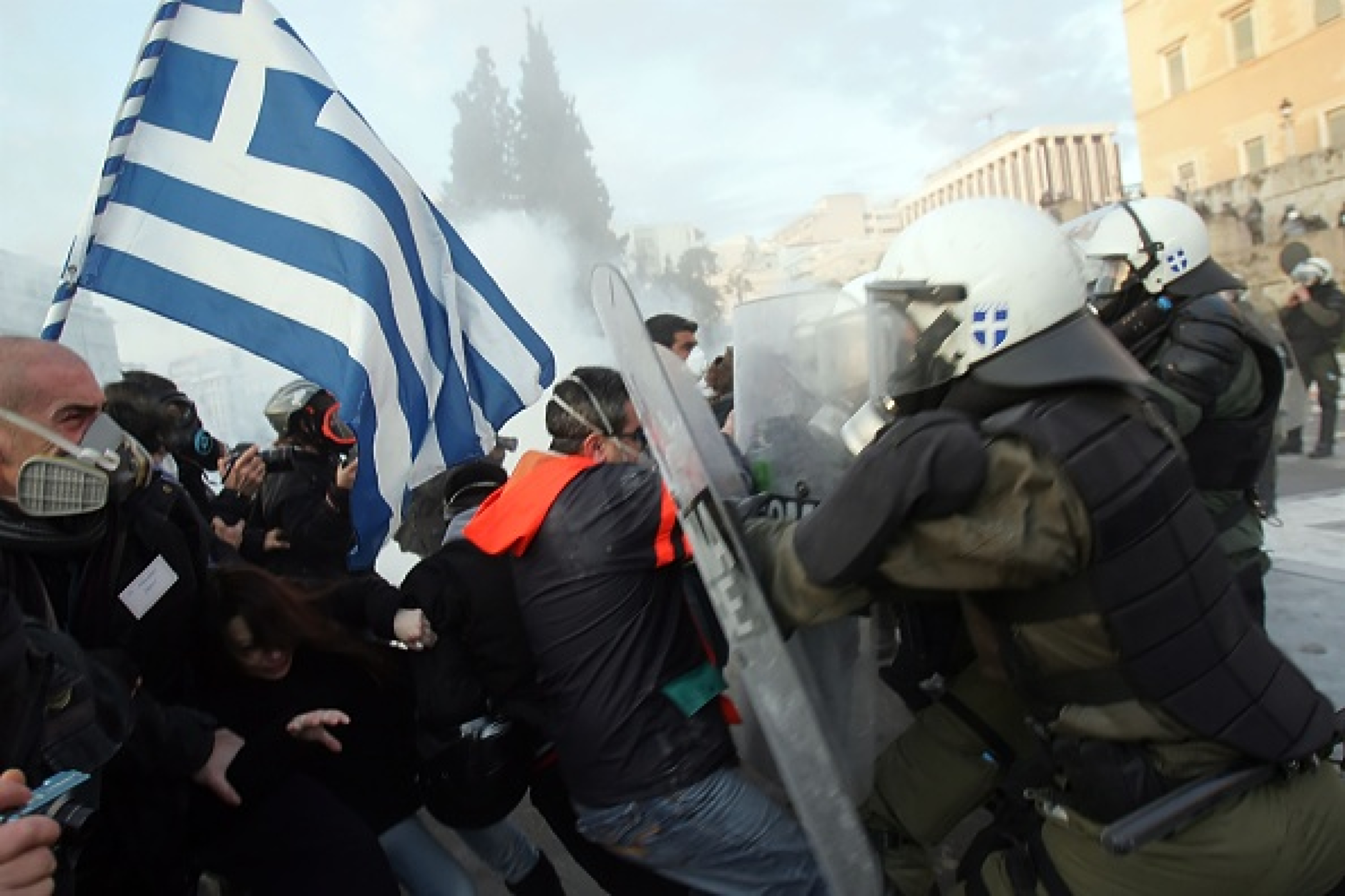 Таксита, адвокати и роми се вдигнаха на стачки и протести в  Гърция