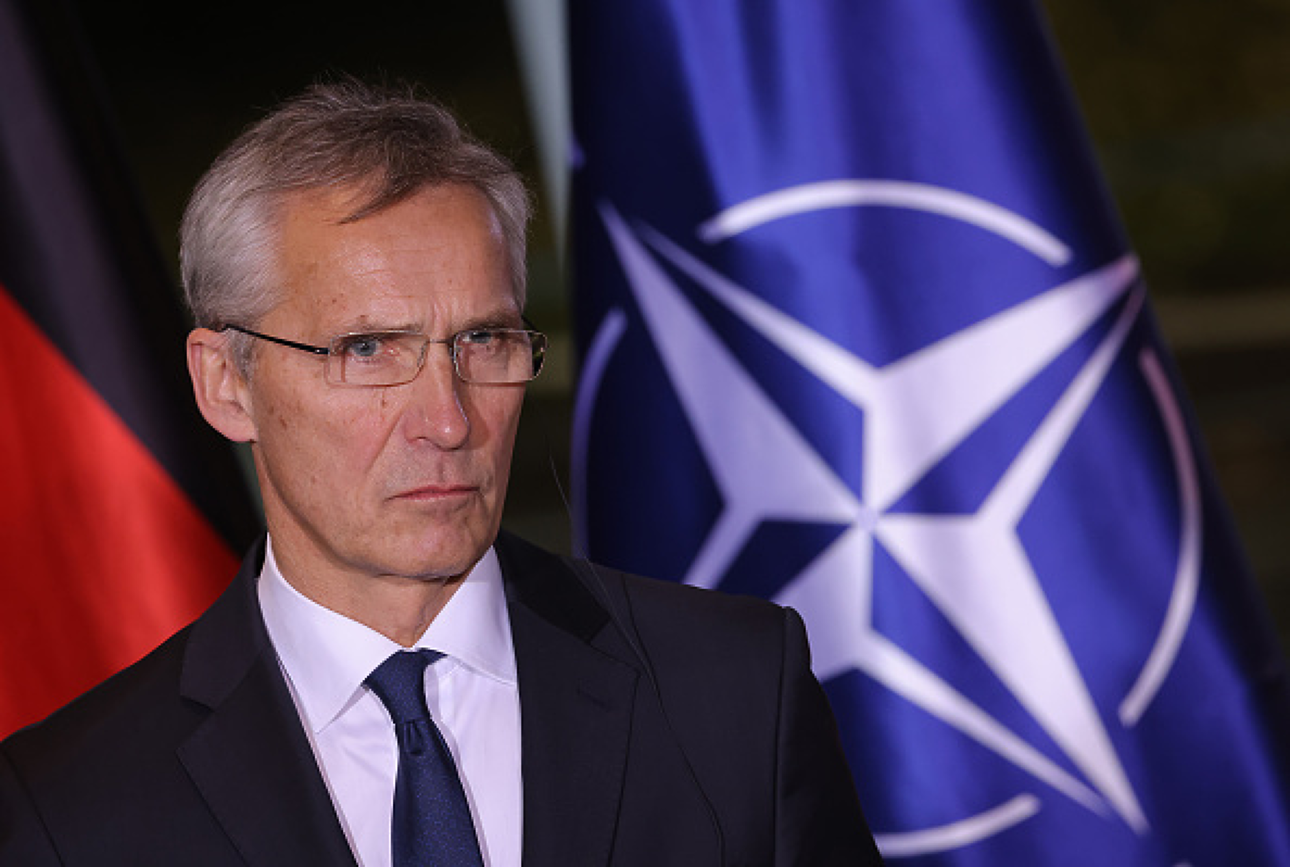 Генералният секретар на НАТО инспектира Балканите 