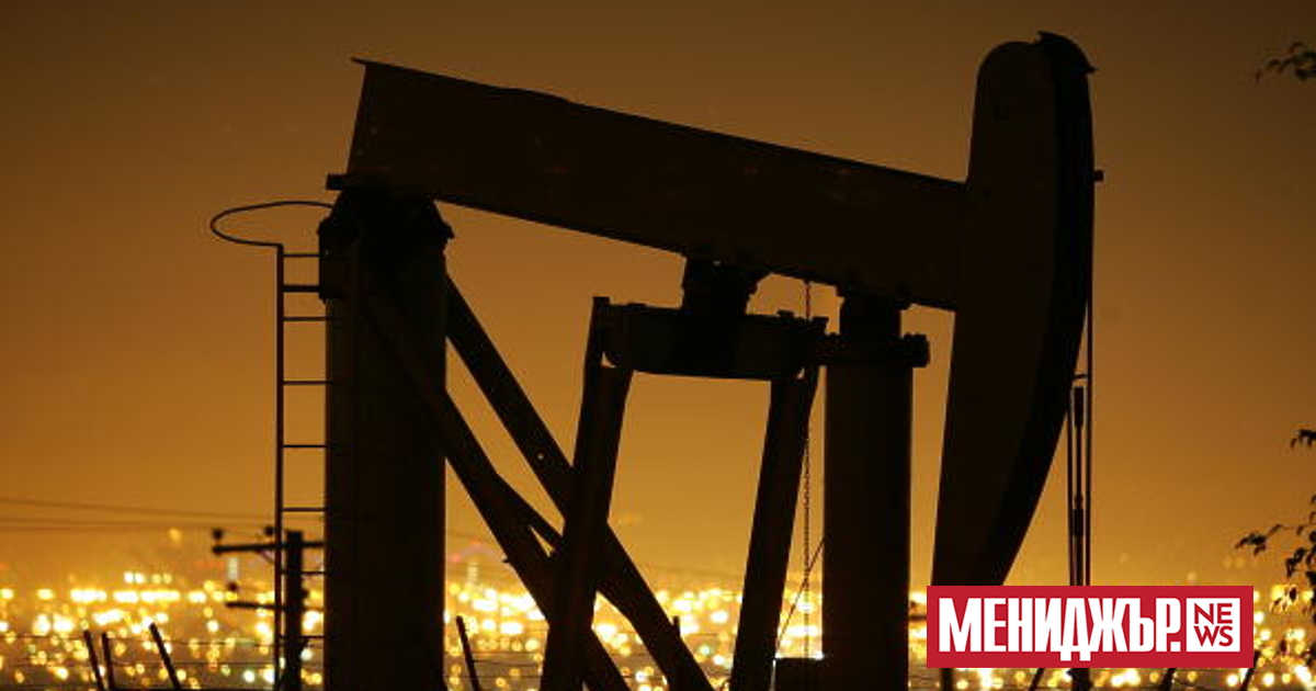 Световните цени на петрола се понижават за трета поредна седмица,