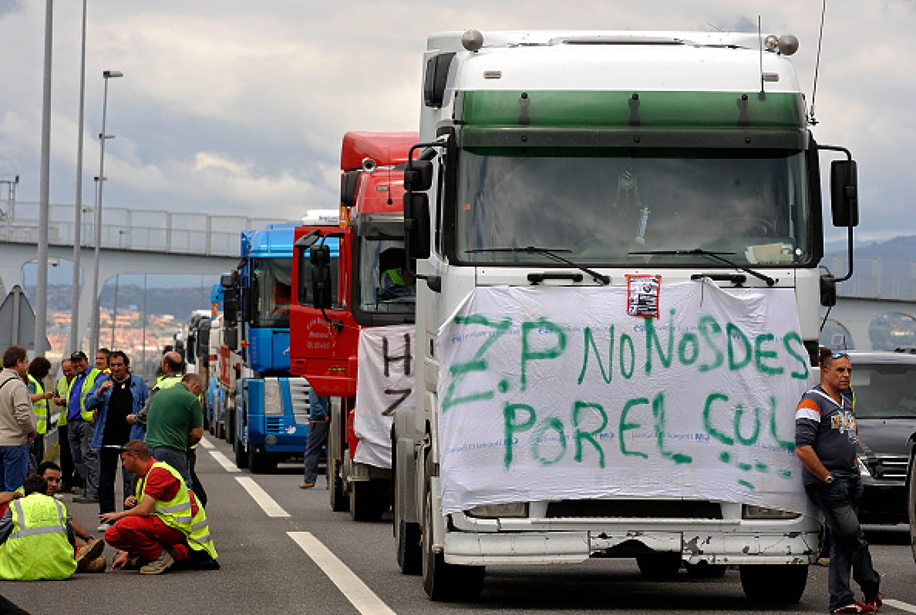 Протест и блокада на ГКПП от полски превозвачи струпа 2800 камиона на границата с Украйна