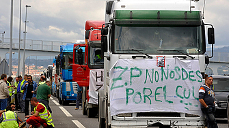 Протест и блокада на ГКПП от полски превозвачи струпа 2800 камиона на границата с Украйна