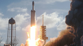 Space X изстреля най-голямата ракета до ръба на Космоса и отчете опита като изключителен успех 