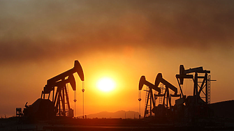 Леко поскъпване на петрола, след като вчера цените достигнаха тримесечно дъно