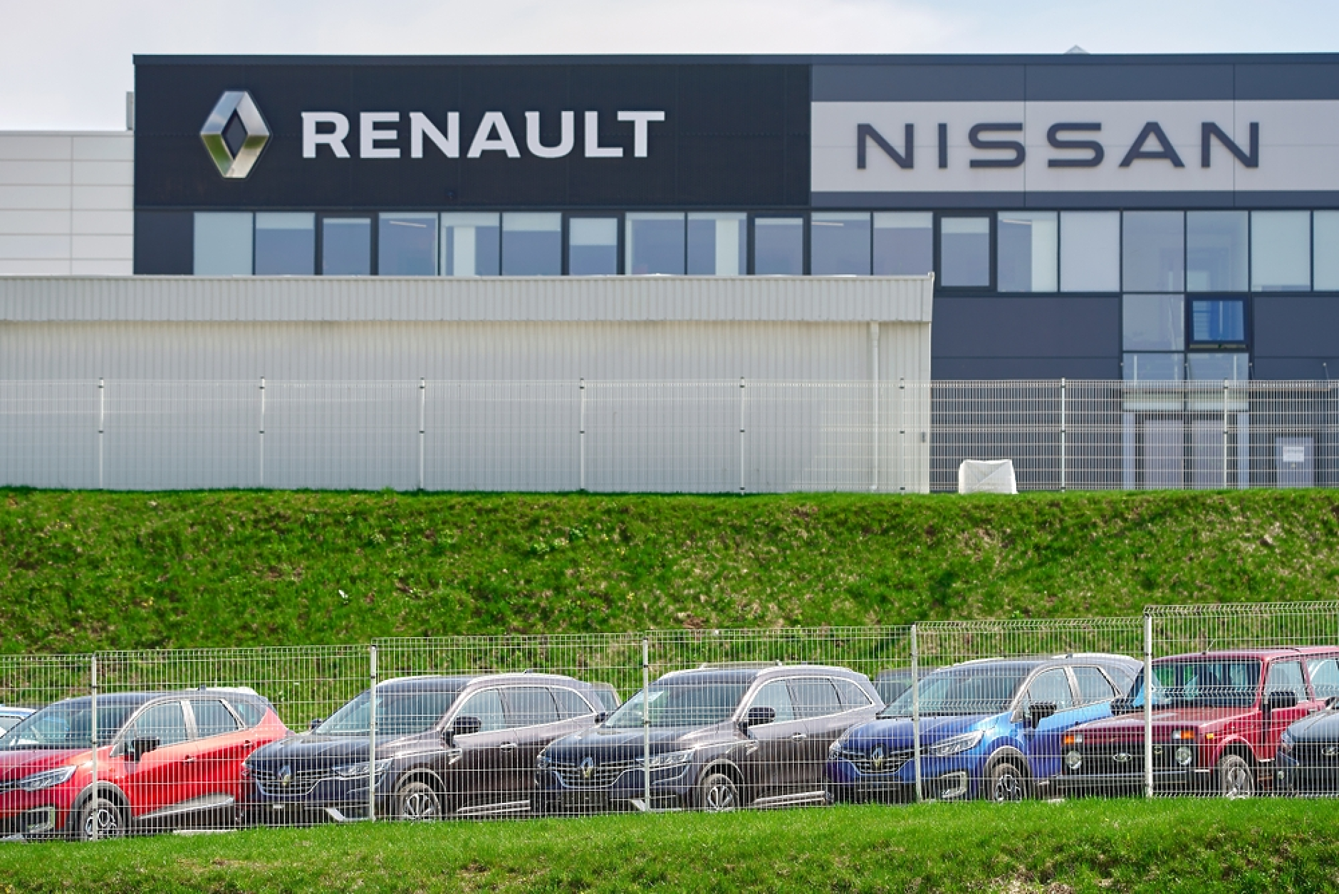 Renault и Nissan официално в съюз след зелена светлина от властите 