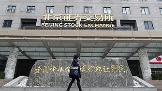 Ройтерс: Пекинската фондова борса де факто забранява продажбите от основните акционери