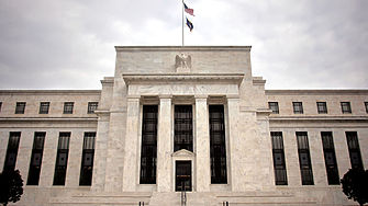 Федералният резерв трябва да намали лихвените проценти поне пет пъти