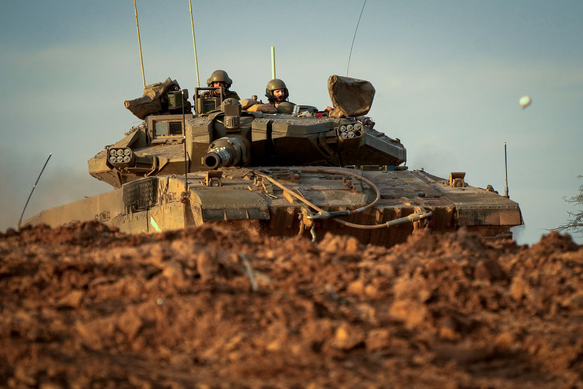 Военните действия между Израел и Хамас бяха възобновени след едноседмично прекратяване на огъня