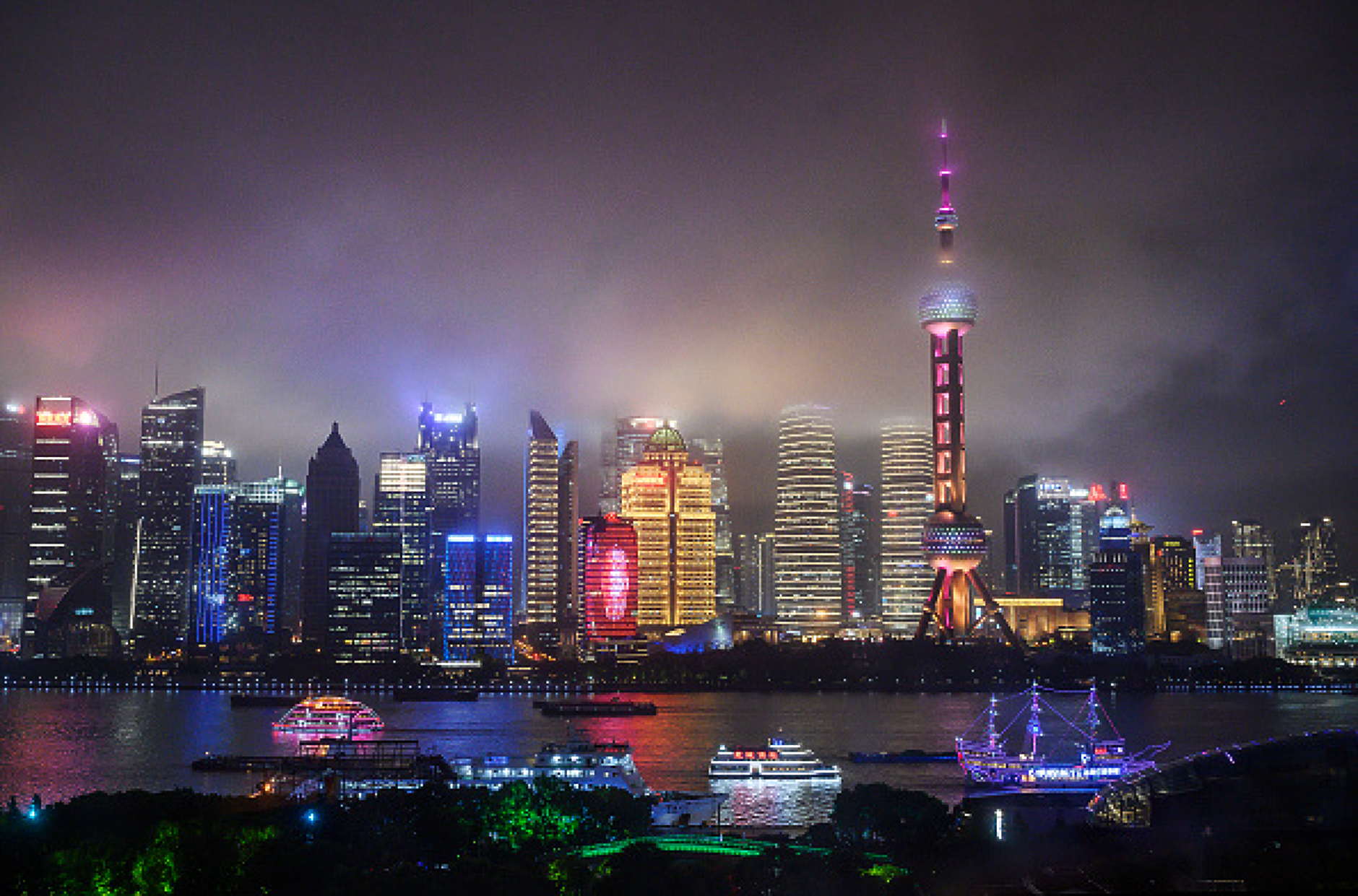 Шанхай поема към превръщане в икономически дракон, международен мегаполис и иновативен център