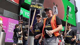 Членовете на американския профсъюз SAG AFTRA който обединява заетите в областта