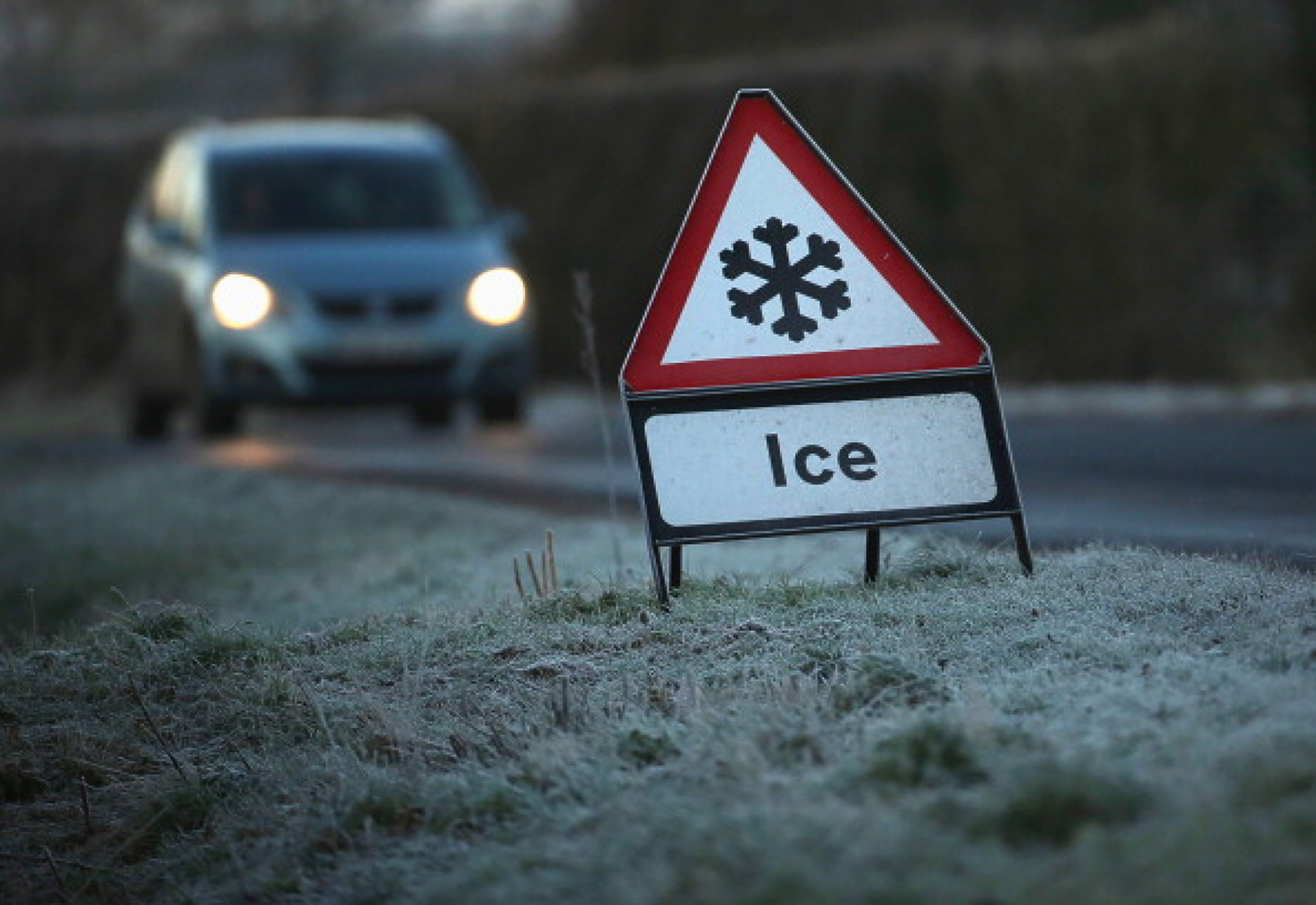 Лед и свиреп студ сковаха части от Велиобритания, има блокирани магистрали