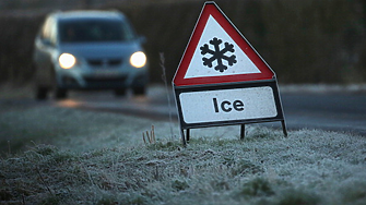 Лед и свиреп студ сковаха части от Велиобритания, има блокирани магистрали