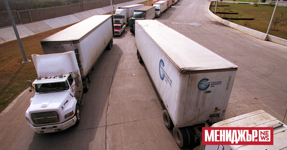 Натрупването на камиони на границата между Полша и Украйна поради