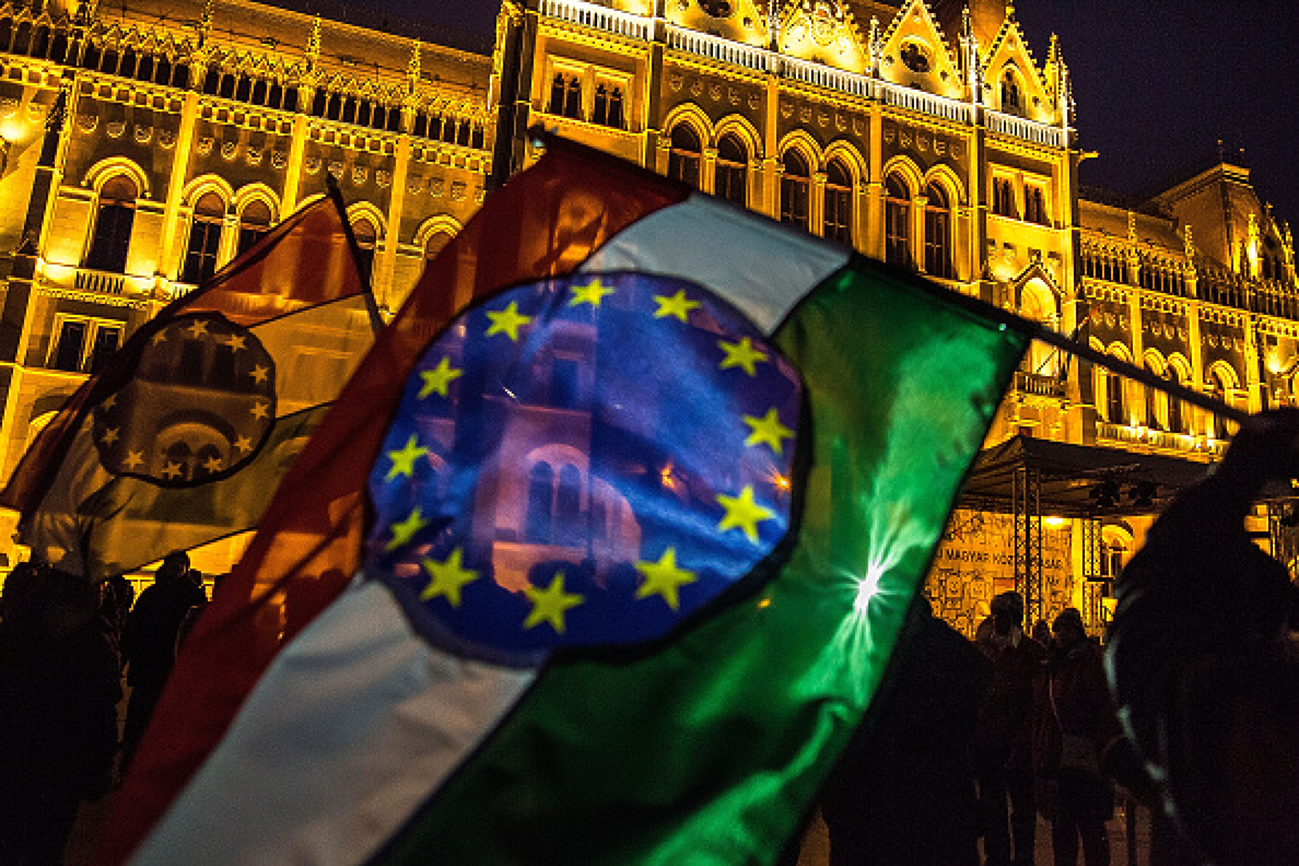 Унгарският парламент разглежда резолюция срещу преговори за членство на Украйна в ЕС