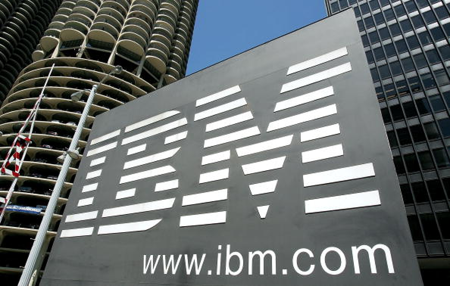 IBM и Meta правят съюз за разработване на общ модел изкуствен интелект