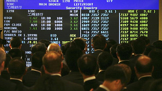 Фондовата борса в Хонконг отменя правилото от 70 г. да спира търговията при тайфуни 