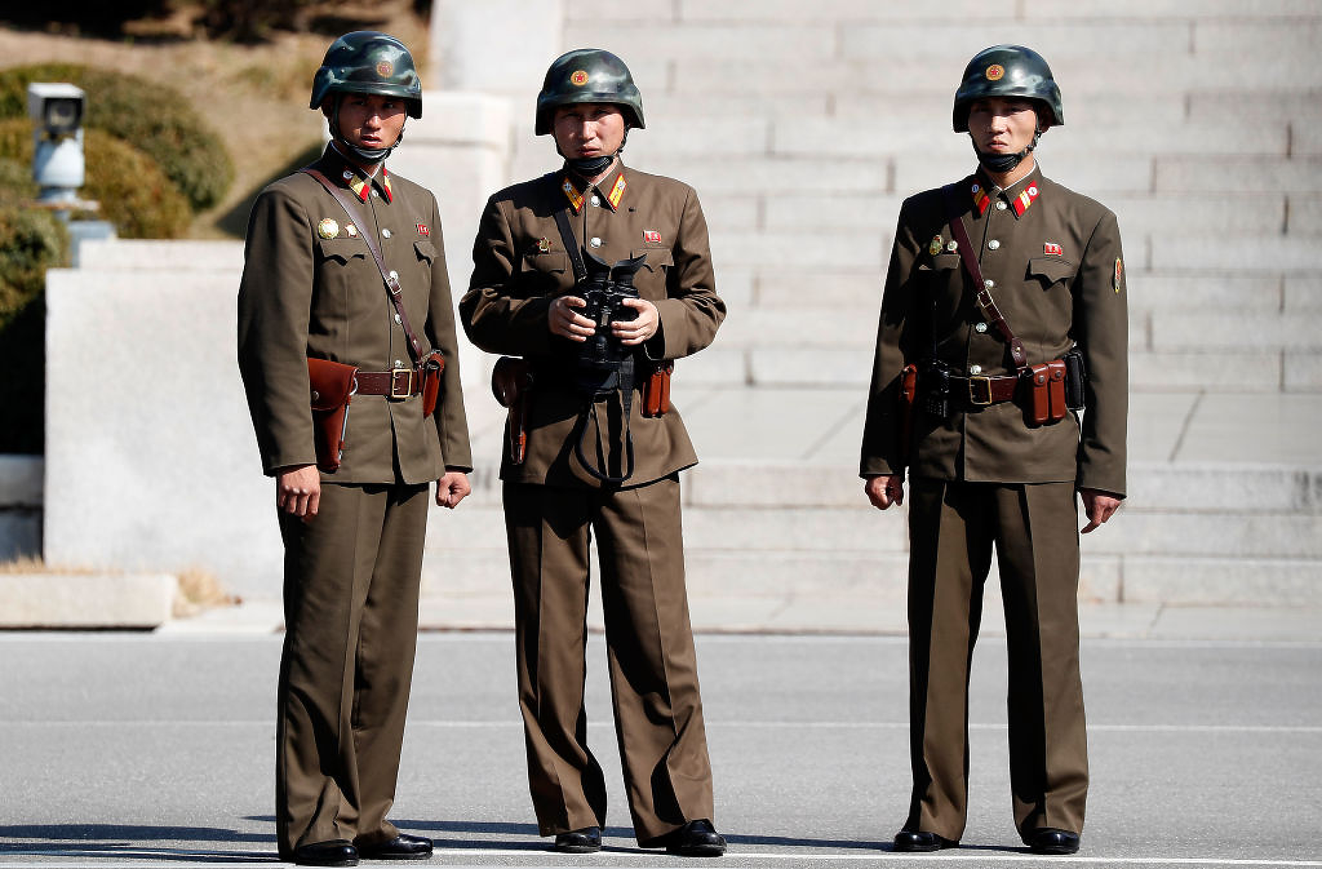 Северна Корея се оттегли от военно споразумение с Юга, обеща да разположи нови войски и оръжия по границата 