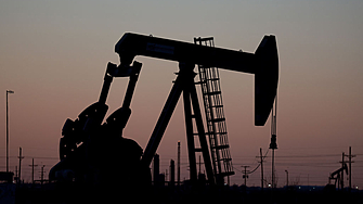 Цените на петрола останаха почти без промяна в ранната търговия