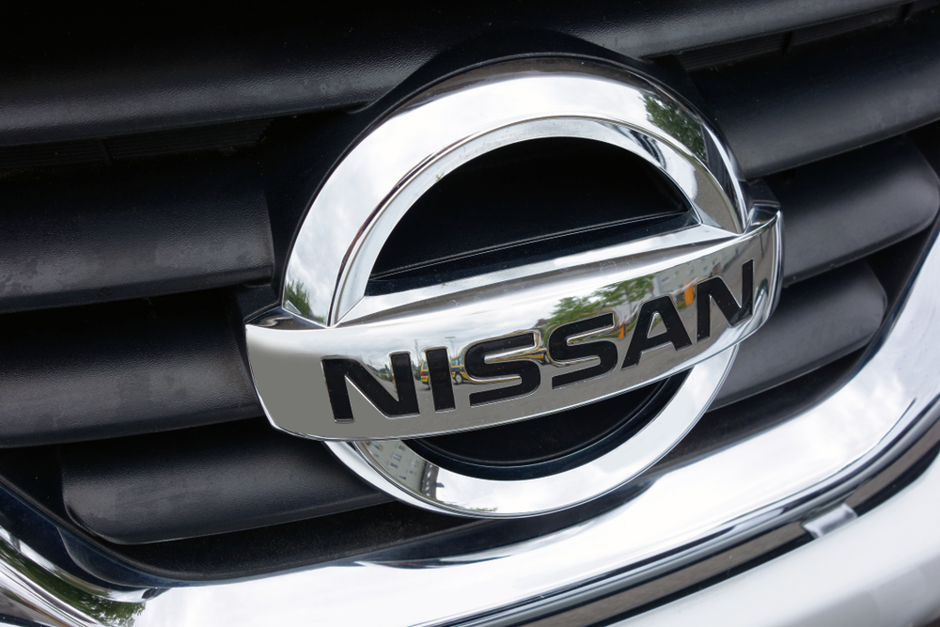 Nissan инвестира 3 млрд. паунда  в производството на електромобили и батерии във Великобритания