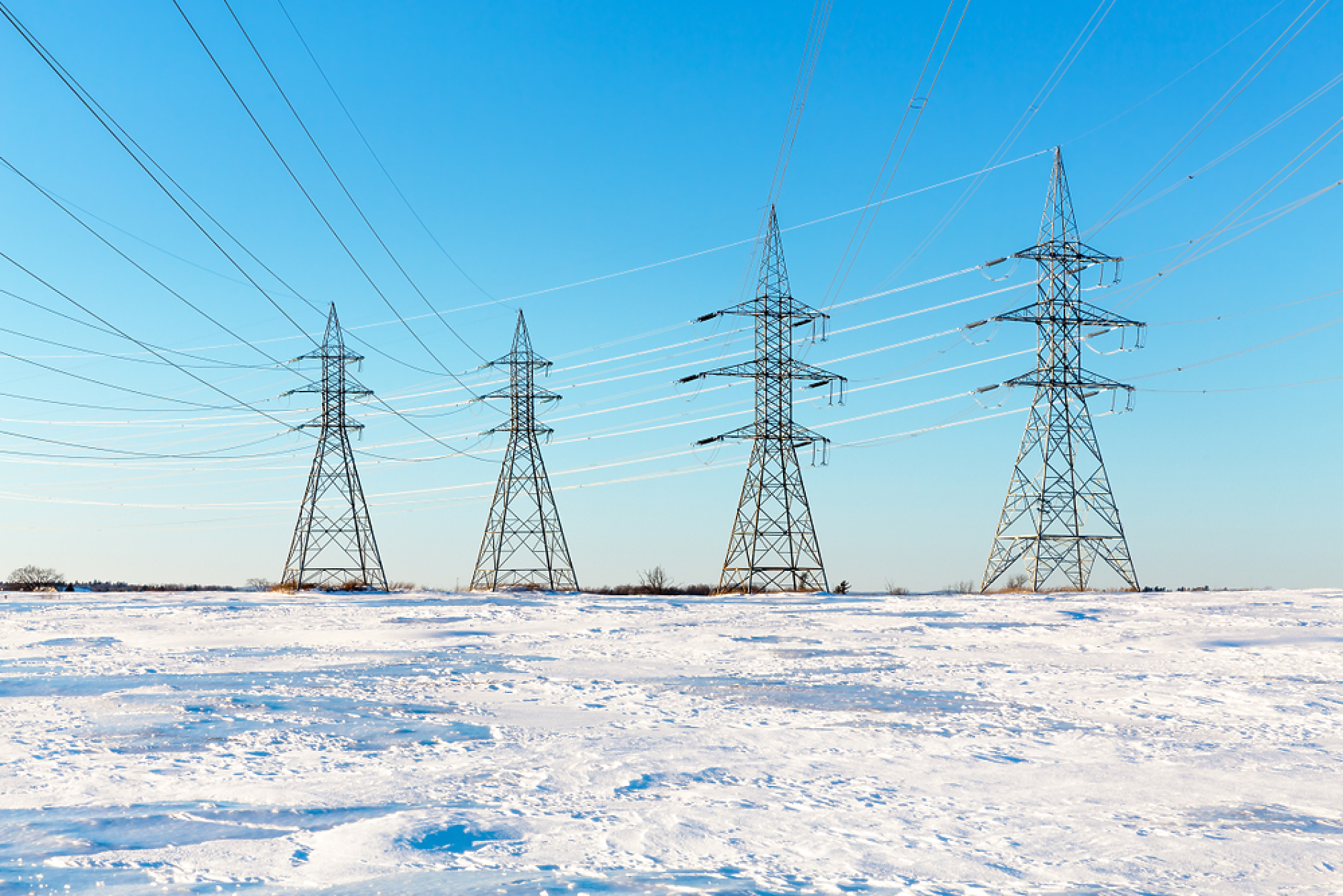 Зам.-министър на енергетиката: Трите ЕРП-та продължават да работят за възстановяване на електроснабдяването