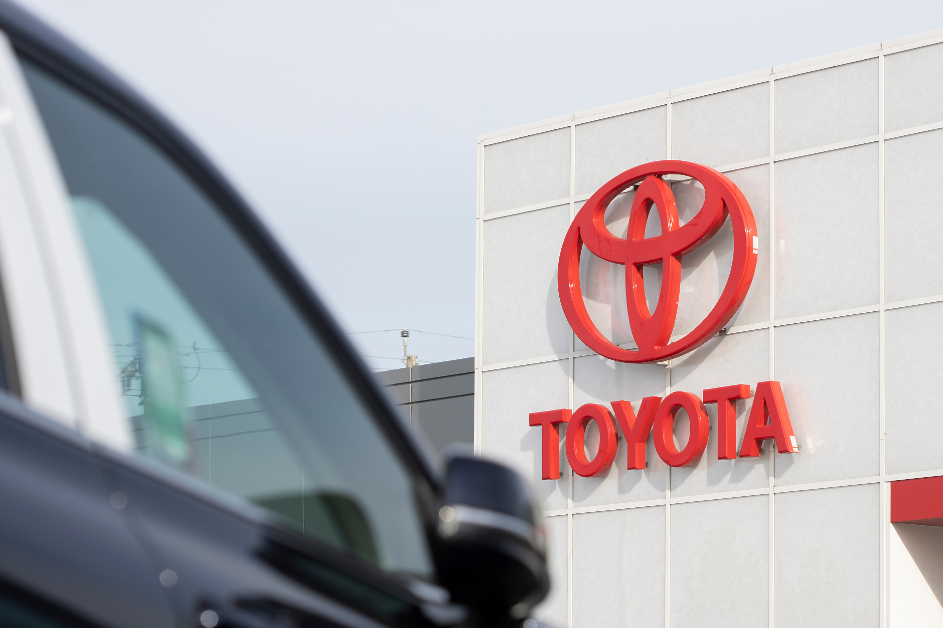 Toyota продава част от дела си в Denso, за да събере пари  за разработки на електромобили
