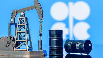 Петролът на ОПЕК поевтиня с над 2 долара за барел