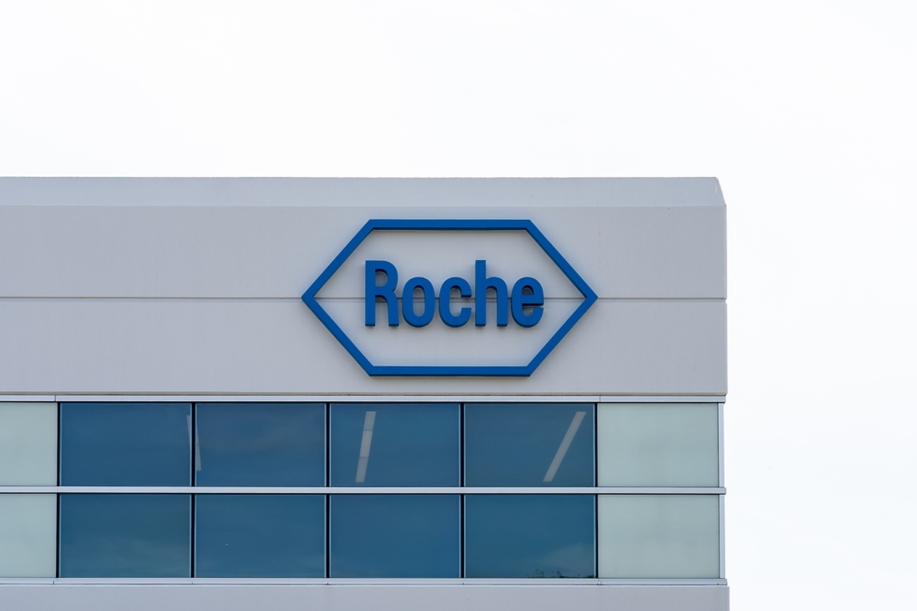 Шейцарският фармацевтичен гигант Roche купува американска компания за 2,7 милиарда долара