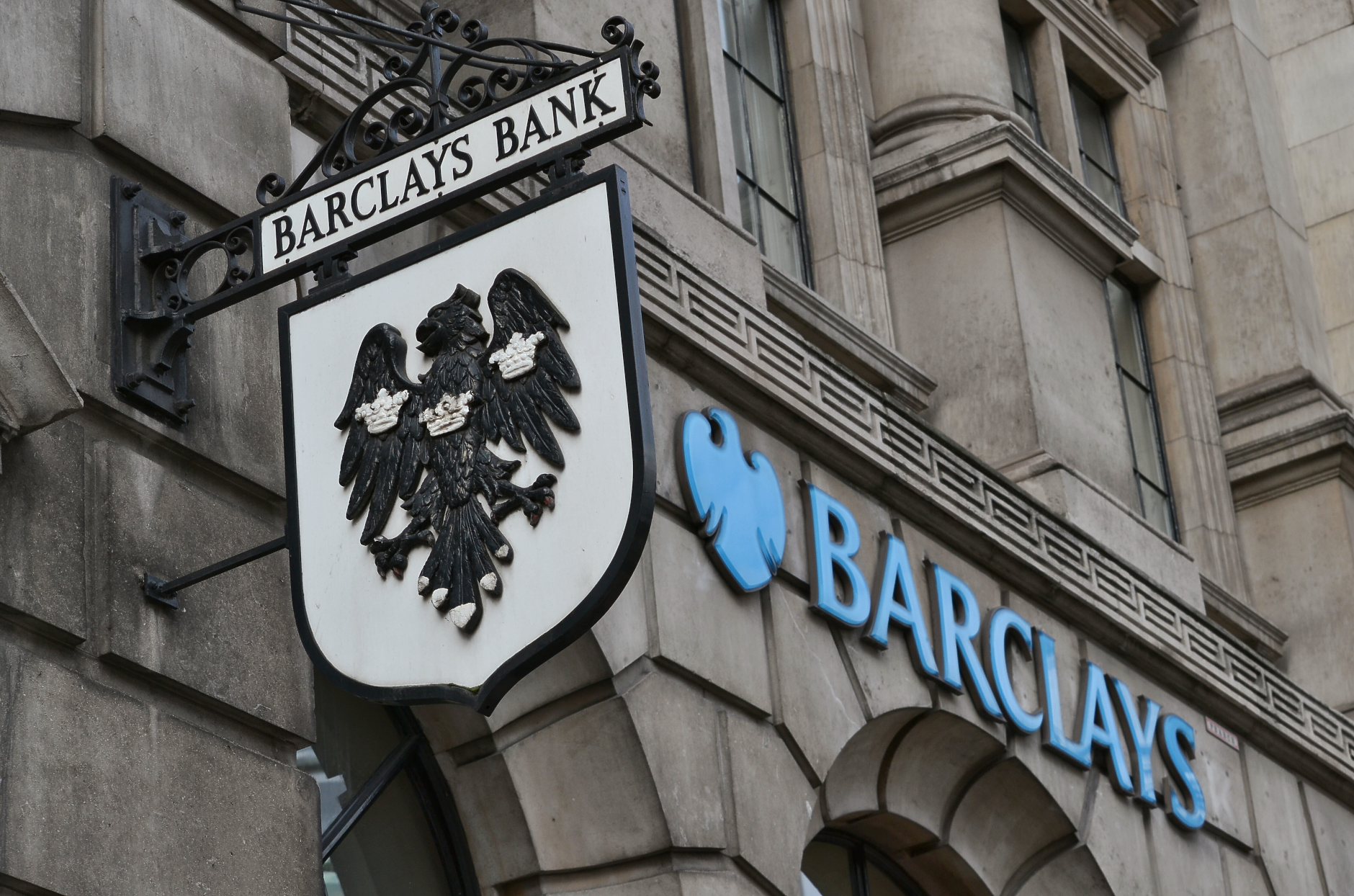 Британската банка Barclays  уволнява 900 служители в навечерието на Коледа