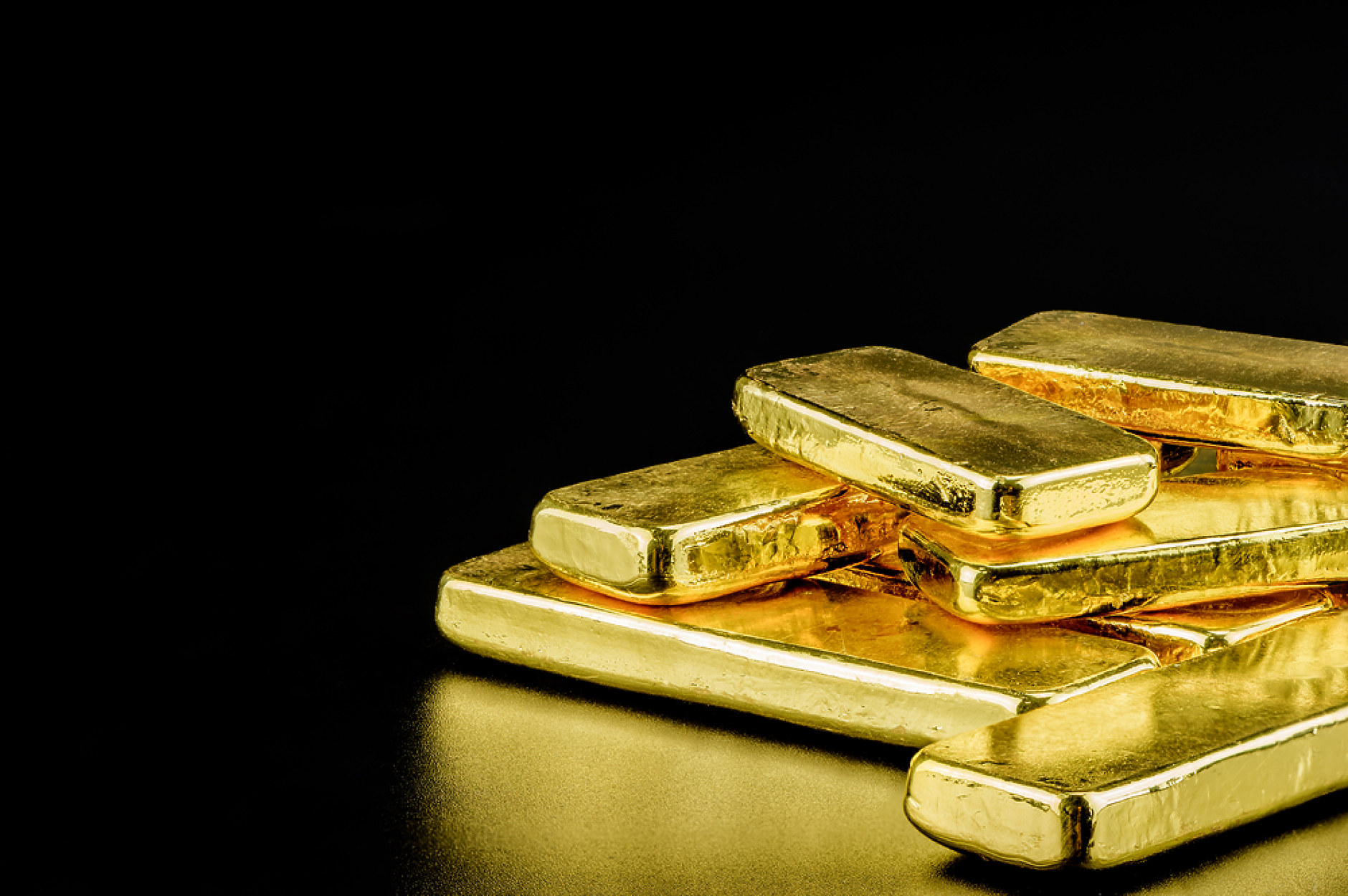 Цената на златото се покачи до над  $2000 за тройунция 