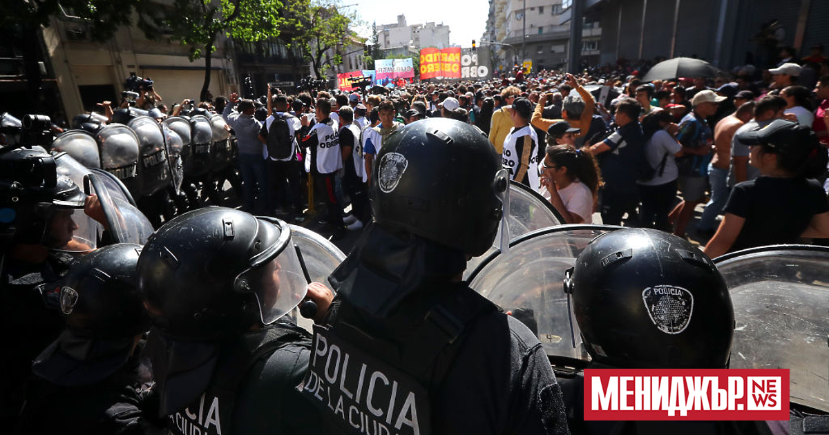 Хиляди хора излязоха по улиците на Буенос Айрес в първия