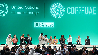 Страните участнички на COP28 постигнаха „историческа“ за апостепенен отказ от изкопаеми горива